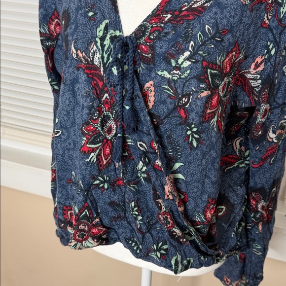 Hollister Floral V-Neck High Low Blouse - Picture 2 of 7